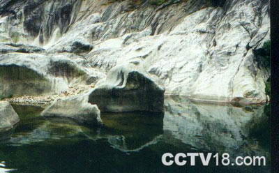 燕子河大峡谷
